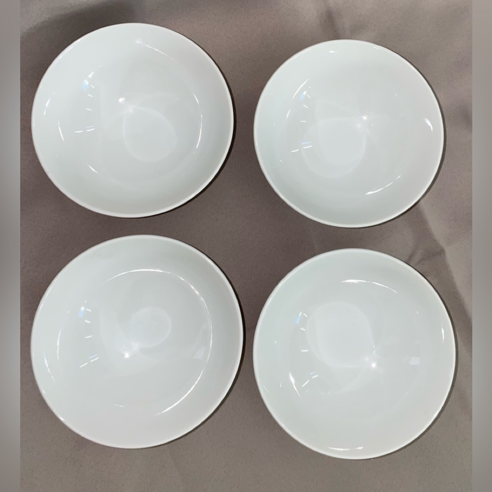 Set of 4 Porcelain Japanese Rice
Bowls - Picture 2 of 8